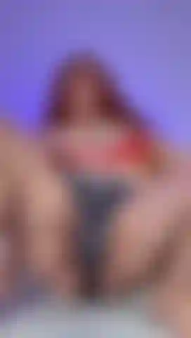 I love to squirt while spanking my pussy