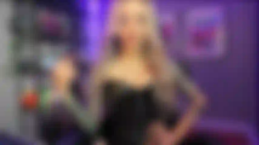 Eye Contact with Goddess Astrid