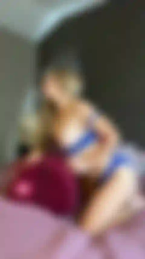 Reverse cow girl, great video to zoom in on