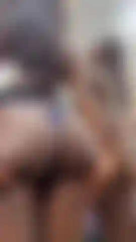 Tease booty in topless.