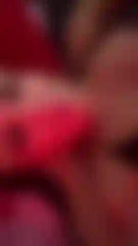 Bonde slut playing with her juicy pussy.