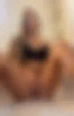 Pussy fucking & squirting! You know Im gonna get messy when Im in the tub (;