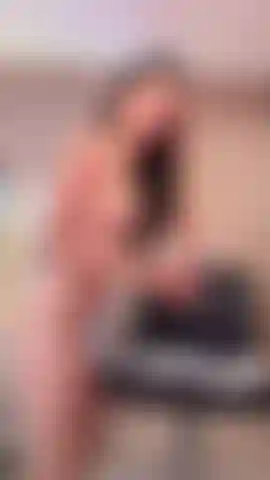 Look how horny I get when he fucks me in our favorite chair  I love the positions that we can reach and enjoy, how nice when you make my toy vibrate while I feel my anal plug go to the rhythm of my toy too