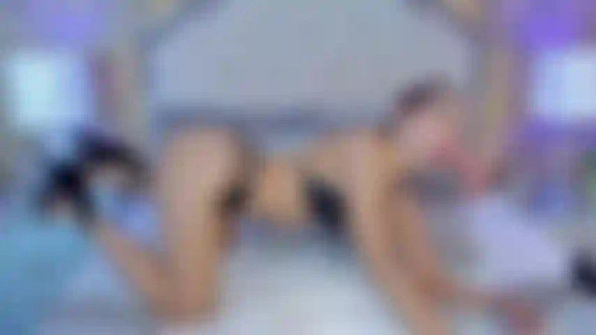 Do you like how i bend over to suck your cock with these sexy heels so sensual and hot that it will make it really hard and you will want to explode fast.