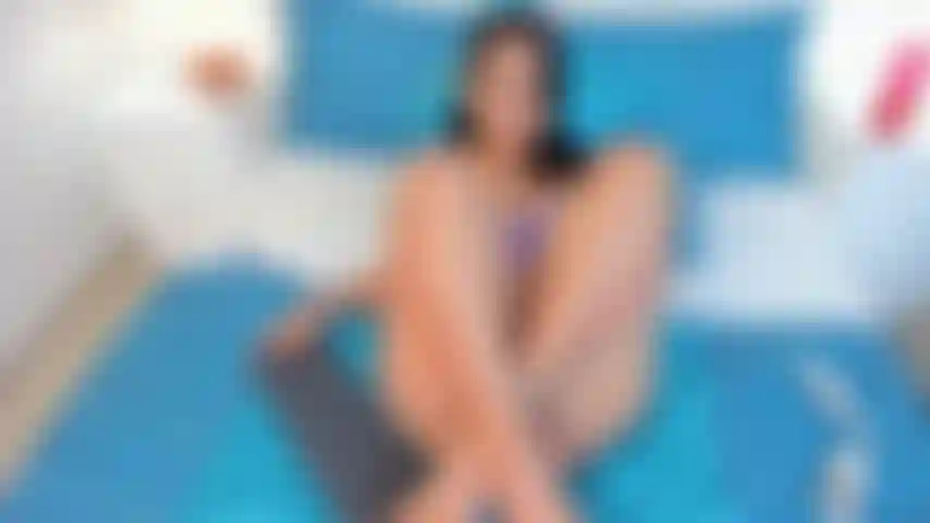 enjoy how I give heat and affection to my pussy