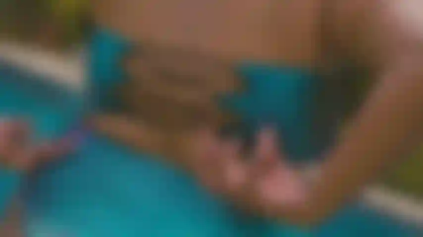 I play with my tits in the pool