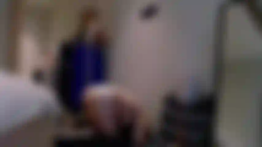 YOGA NAKED HEAD STAND