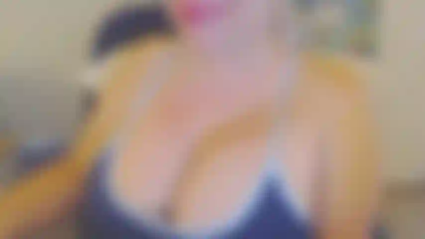 BBW OILING HUGE BOOBS AND BUTT