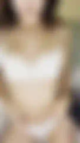 11 minute video of me touching and playing with myself.  I end up so horny that I use my brush. I squirt so much up close.