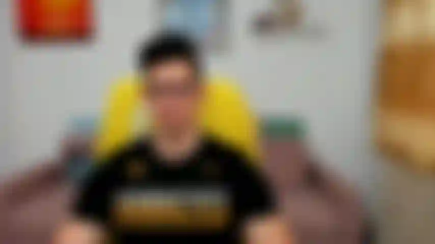 Jerking off and swinging that dick in front of the cam, close ups