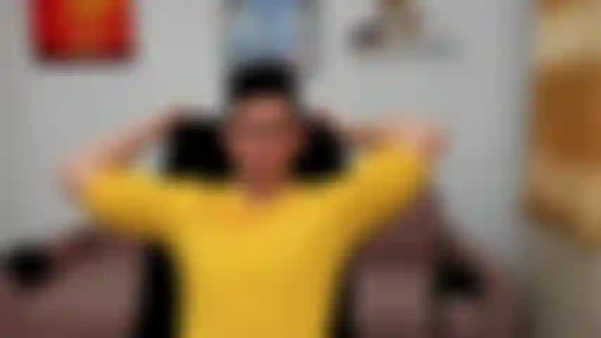 Sneezing on cam. One of my customers loves it !