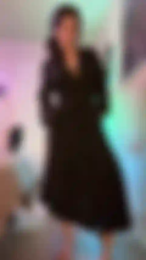 Trying the big black dildo, one more time