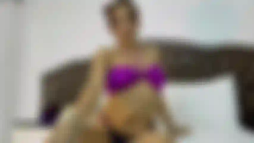 Come play With my tits, i love it when you suck them