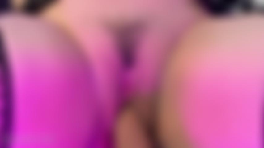 Hyna_trys_the_machine