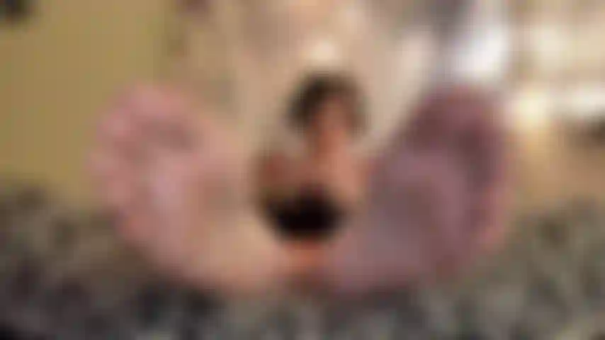 IMG_2099giantess ignore and soles show. Wrinkled and smooth :)