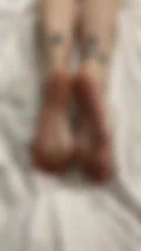 mature, wrinkly soles show