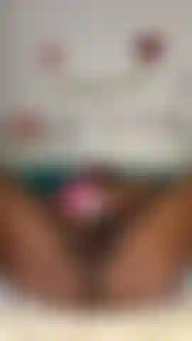 Using dildo an cumming