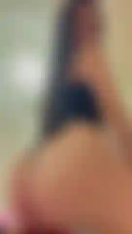 A slim girl who knows what she provokes.