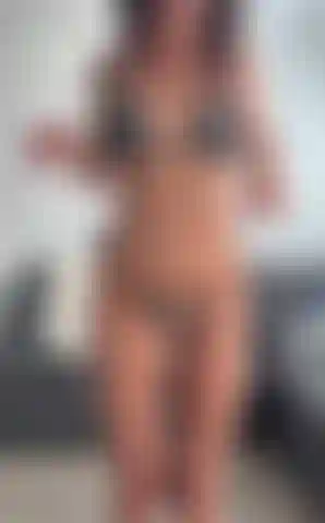 Sneaky bikini fit check