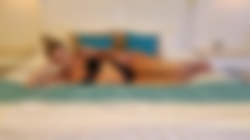 Flexible pose + twerking.