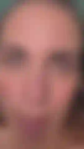 Come be mesmerized by my beautiful eyes.