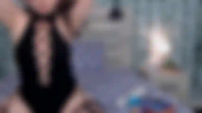 *GOLD SHOW* twerking, pussy fucking and rubbing lotion on my perfect DDs