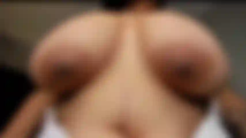 Latina claps with her huge and sexy tits