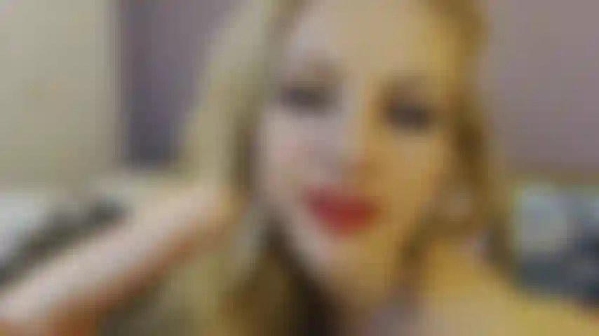 Slow, gentle sexy cook tease, red lips