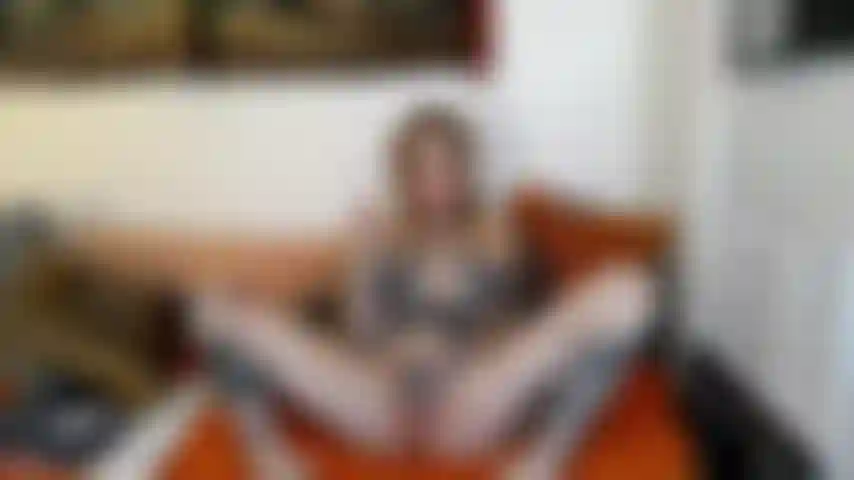 (Mute) cumming with my vibrator, tip vibe in ass and my pussy stuffed in a cam session.