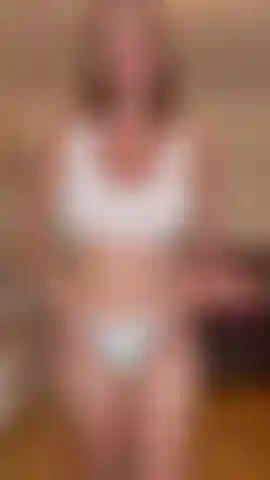 7 minute video!
Sexy strip dance with eye contact , moaning and an orgasm
