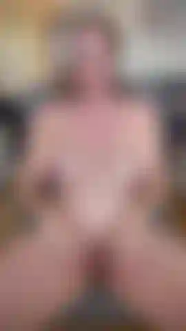 Let me help your little p p cum hard for me ..theres a good b0y ..