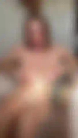 Playing with my clit in the bath until i have a huge crazy orgasm ...
5 mins long