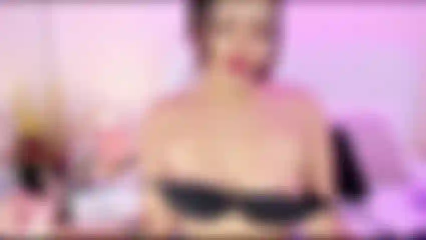 Look how my pussy slowly gets wet