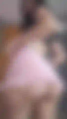 Short skirt, pity ass and beautiful tits!