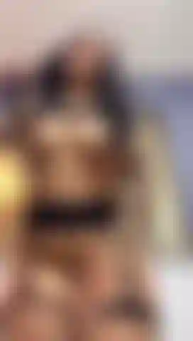 Boungting tits + Ass Spread Zoom