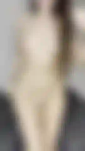 Me using my butt plug with closeups & twerking.