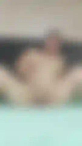 fucks a mature woman-s pussy