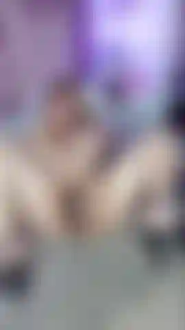 Heels in my feet .... I fuck my pussy.