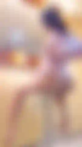 From my pink robe, I let myself go as I play, my curves moving to the rhythm of my desires. Every movement, every bounce, is designed to tempt you and awaken your senses do you want to enjoy it with me?