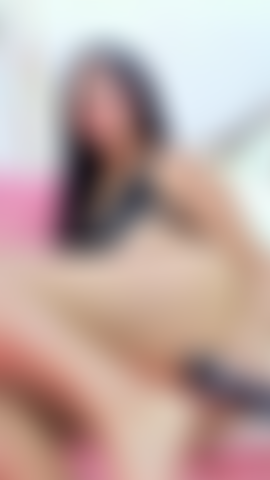 My fingers travel every corner of my skin ... Slow, sensual, provocative. I explode my body with desire while my breathing accelerates and my gaze invites you to join(3).