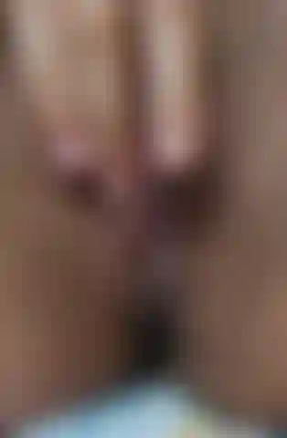 Close-up of her pussy until she orgasms a lot, you can see the honey coming out of her vagina.