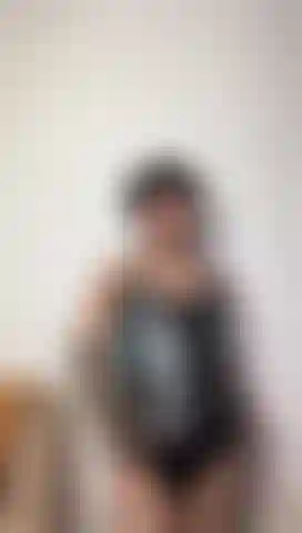 Sensual dancing, teasing energy and creating irresistible tension I know how to move in a way that keeps you watching… and wanting more 😈