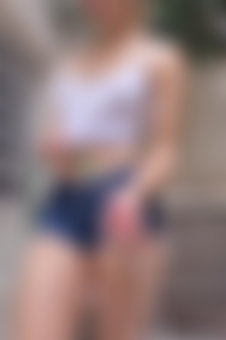 Wet top in the yard // Camiseta molhada no quintal