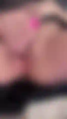 Close up vibe pussy play