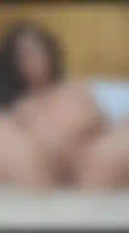 Rubbing my pussy with oil!