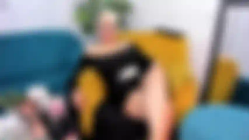 SENSUAL ELEGANT MATURE