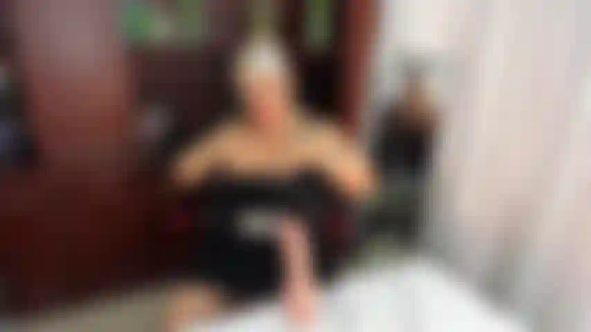 MATURE BOSS FUCKS HER DILDO IN HER OFFICE TO SATISFIED THE PLEASURE