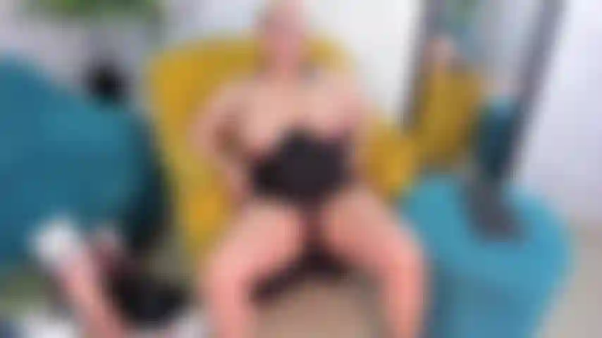 Fucking my pussy with my fingers