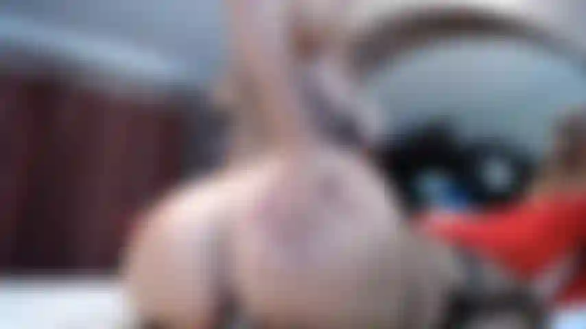 ASS TO CAM WITH A DILDO