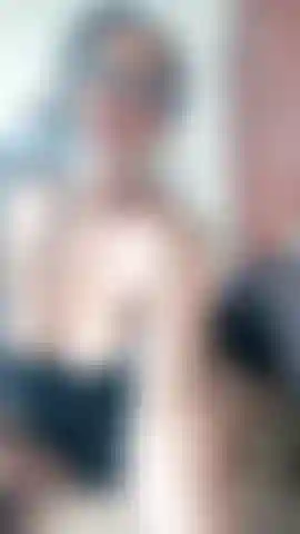 Treat me like a queen and I will be your whore